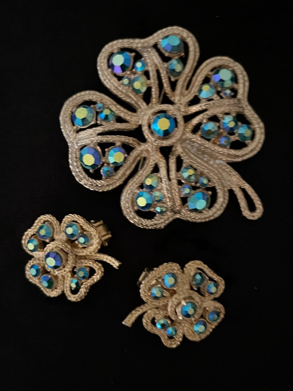 #257 Vintage Four Leaf Clover Aurora Borealis Brooch & Earrings Set